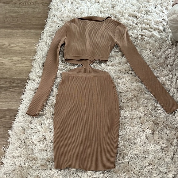 Long Sleeve Mini Dress With Cut Out Open Back - Picture 7 of 7